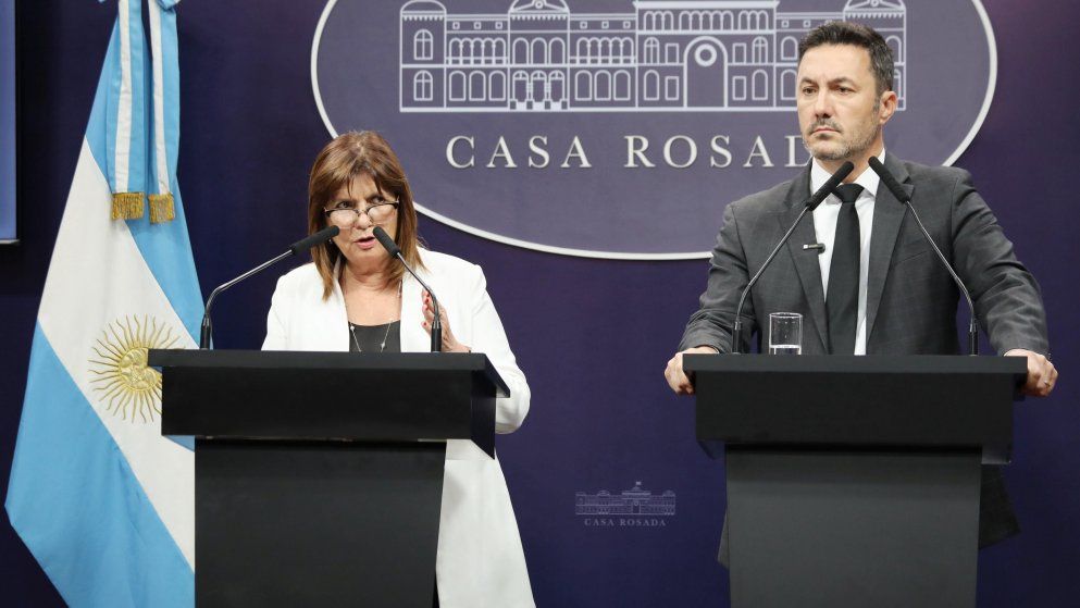 El actual ministro de Defensa irá como candidato a las elecciones de octubre.